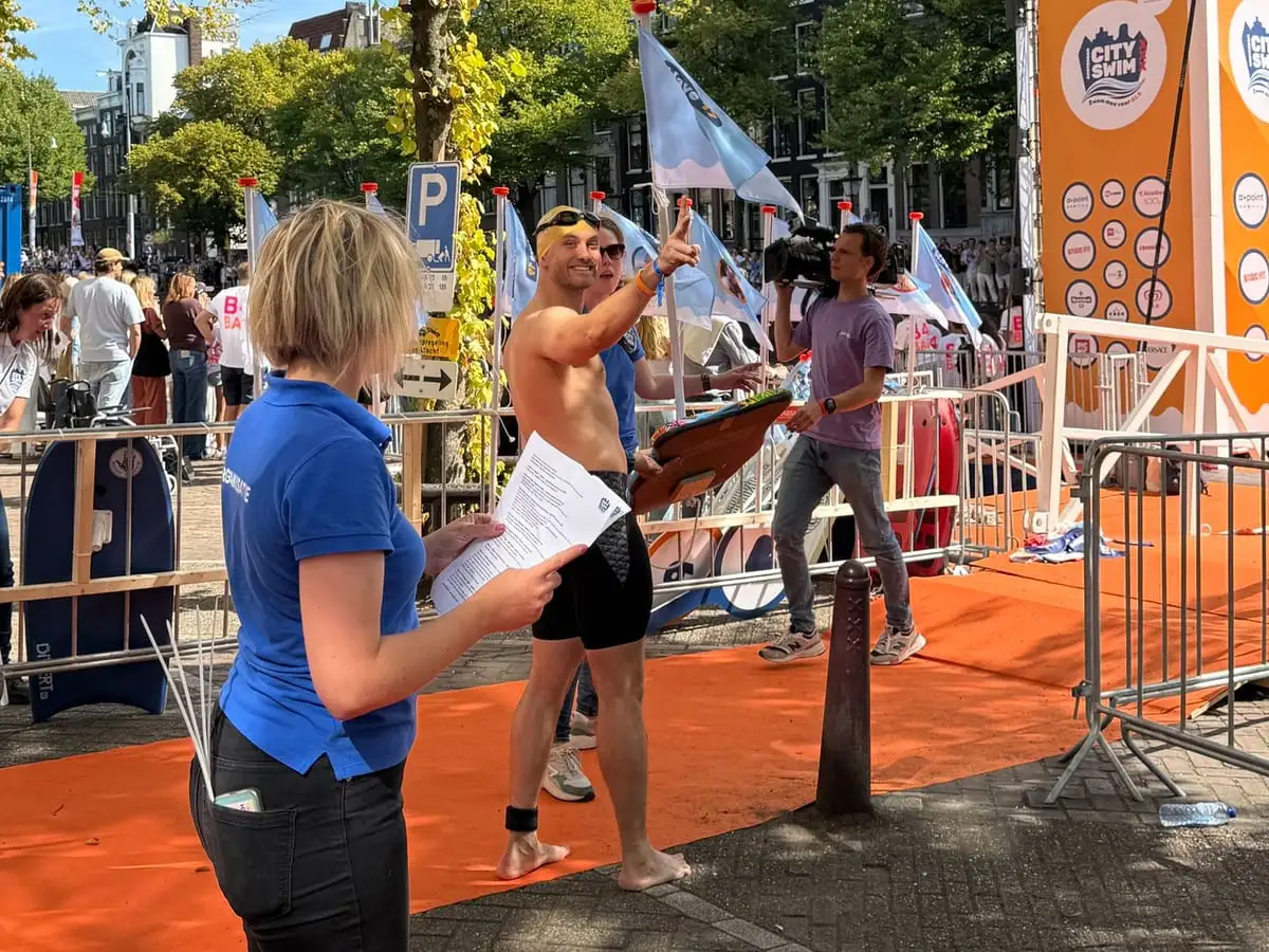 Sam bij de City Swim in Amsterdam